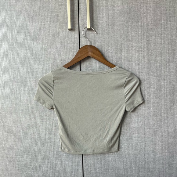 • Sunday Best | Holly Top - Picture 2 of 3